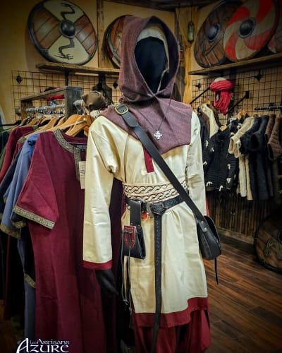 Costume at Les Artisans d'Azure.