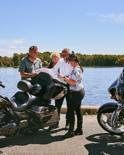 Amis en moto.