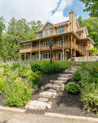 Exterior of Les Dames du Lac B&B in summer.