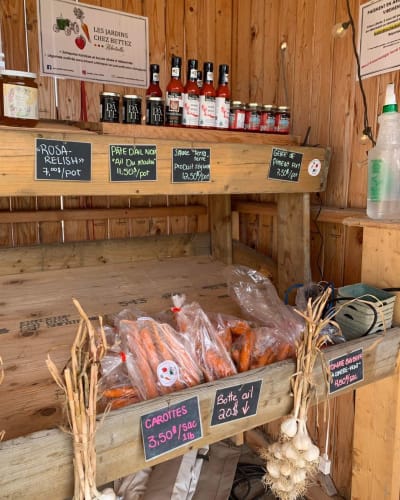 Kiosk at Les Jardins chez Bettez. 