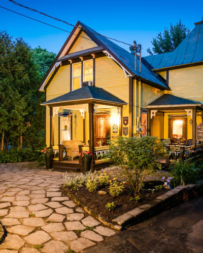 Extérieure de l'auberge Les Matins de Victoria.