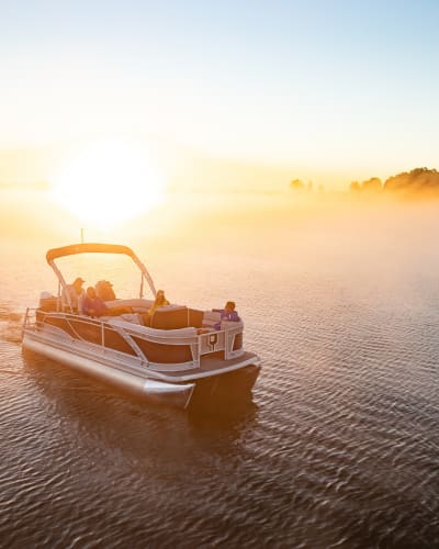 Pontoon rental, Magog Marine.