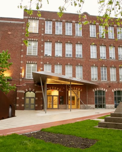 Façade de la Maison de la culture Claude-Léveillée.