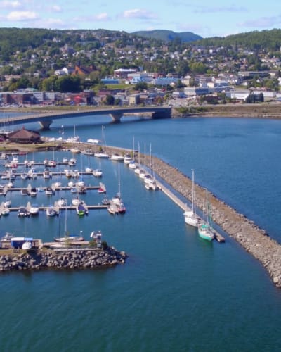 Vue aérienne de la Marina de Gaspé / Club nautique Jacques-Cartier.