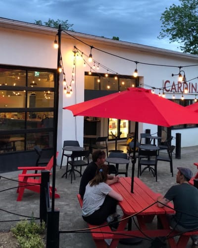 Microbrasserie Cardinal Brewing - Terrace in the evening.