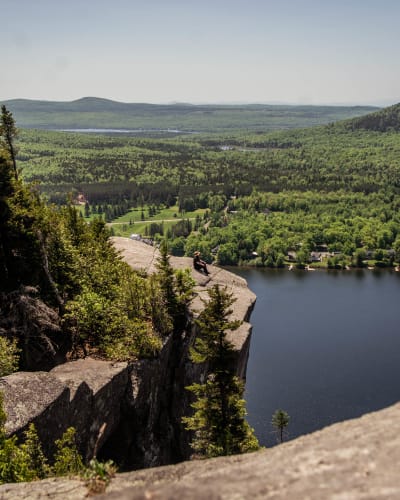 Panoramic view from the summit of the mountain and the lake.