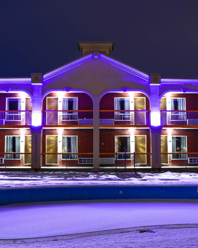 Exterior of the Motel Le Classique in winter.