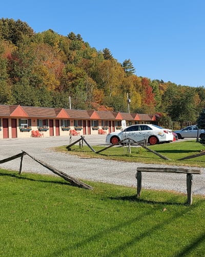 Motel sous les Charmilles - Extérieur du motel