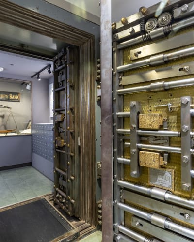 Visite historique De banque à musée!
