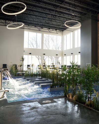 Indoor baths à Noah Spa Venise-en-Québec.