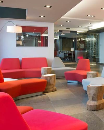 Le hall d'entrée du Novotel Montréal Centre