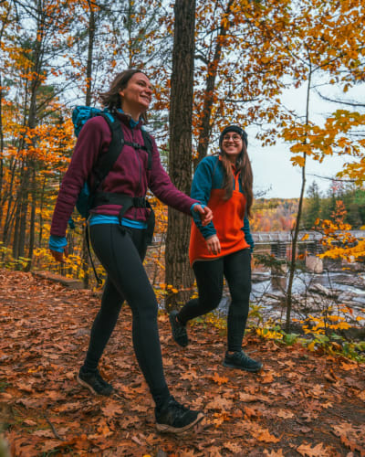 Women hiking during Fall at Parc de la rivière Batiscan.