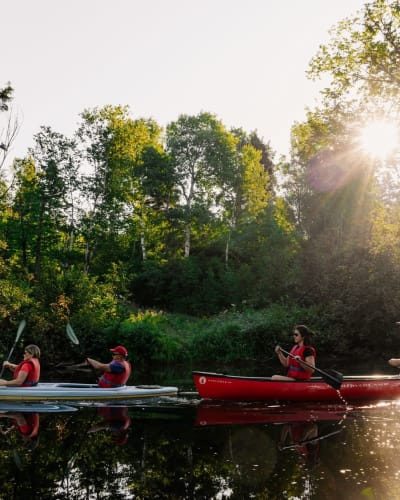 Parc de la Rivière-du-Moulin - One duo in a kayak and another in a canoe
