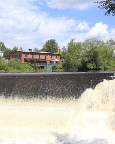 Le Parc historique de la Poudrière de Windsor en été.