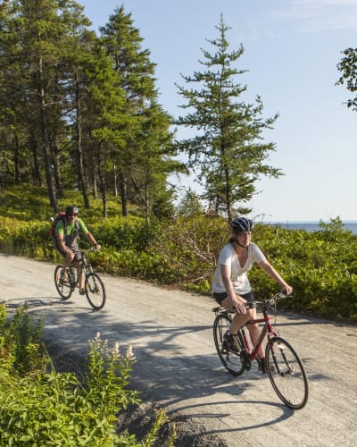 Parc national de la Pointe-Taillon - A man and a woman cycling in nature