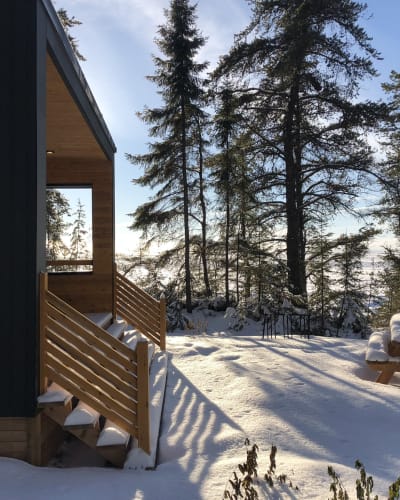 Chalet at Parc national de la Pointe-Taillon in winter.