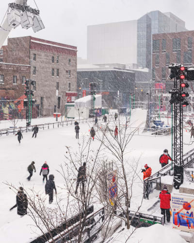 La Patinoire de l'esplanade Tranquille en hiver.