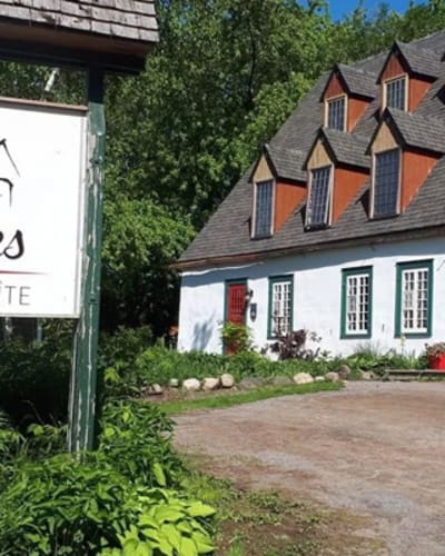 auberge_aux_quatre_delices_1