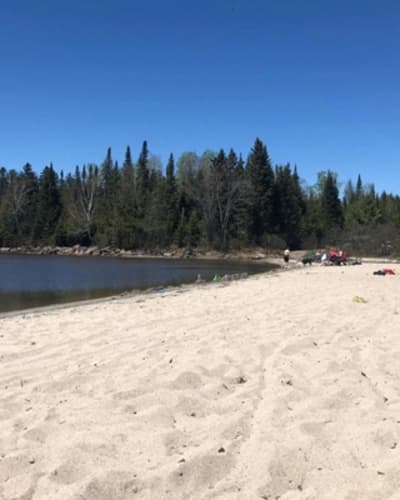 plage_du_lac_aux_araignees_1