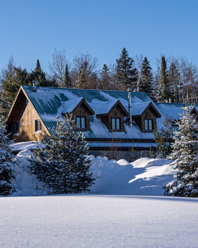 La Pourvoirie Pignon Rouge en hiver.