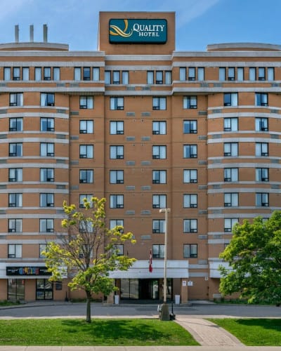 Quality Hotel & Suites Montreal East - Exterior of the hotel