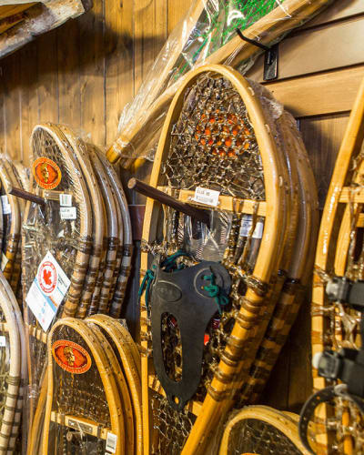 Raquettes traditionnelles.