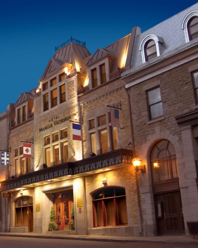Front view of Hotel Manoir Victoria in early evening.