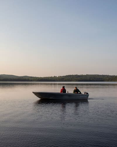 Pêche en chaloupe à la Réserve faunique Mastigouche.