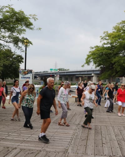 Soirées danse en ligne.