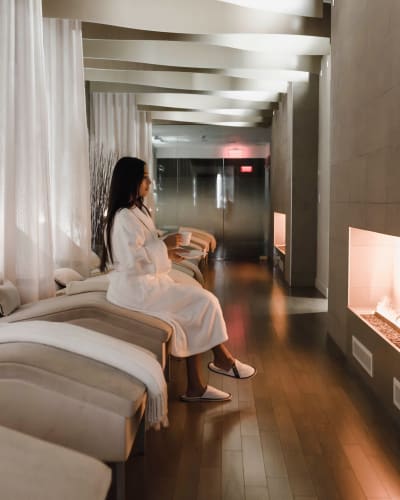 Une femme au Spa St. James.