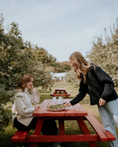 Pizza tasting in the orchard, Verger Lamarche Chantepom.