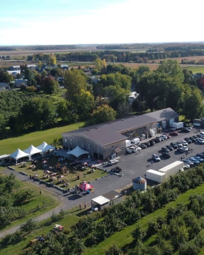 Vue aérienne du Verger Les Jardins d’Émilie.