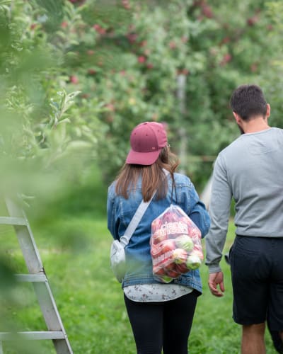 Les Vergers et Cidrerie Denis Charbonneau: couple.