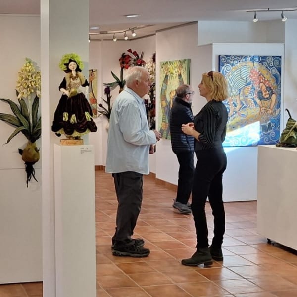 Centre d'action culturelle de la MRC Papineau - Individuals standing in a room full of art