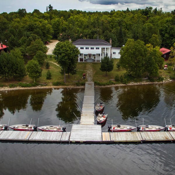 La Réserve Beauchêne - A dock with several small boats