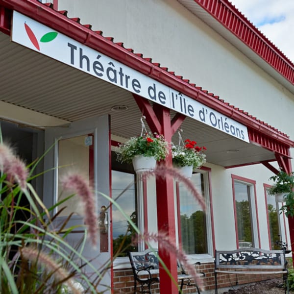Devanture du Nouveau Théâtre de l'Île d'Orléans
