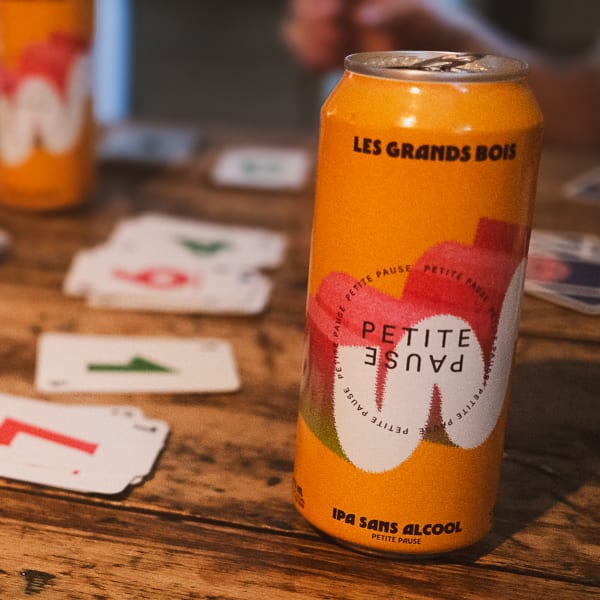 Microbrasserie Les Grands Bois - A bottle and cards on a wooden table