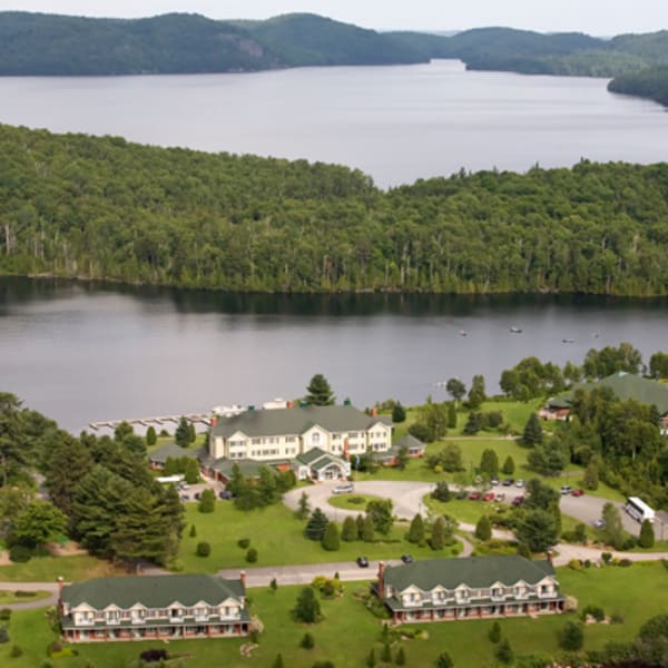 Auberge du Lac-à-l'Eau-Claire