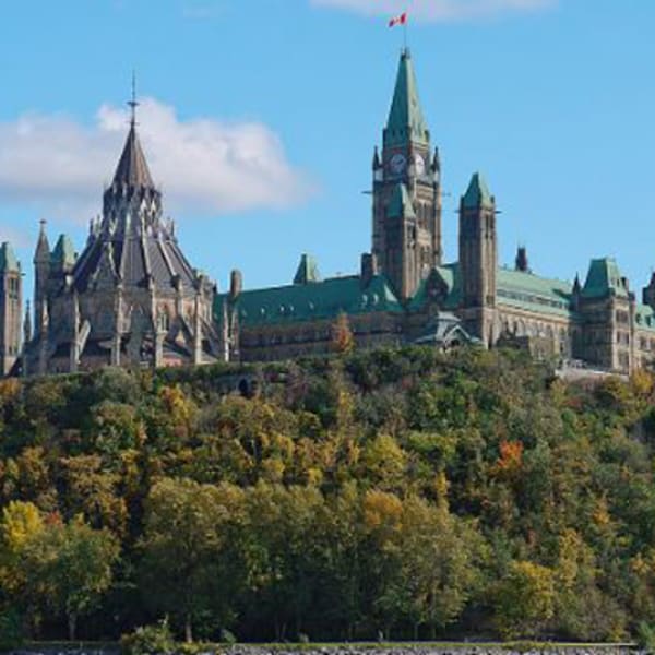 colline_du_parlement_1