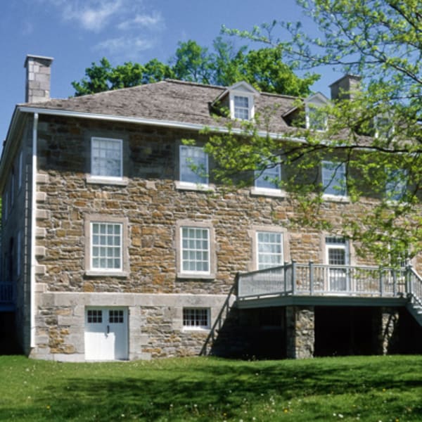 lieu_historique_national_du_canada_de_la_caserne_de_carillon_1