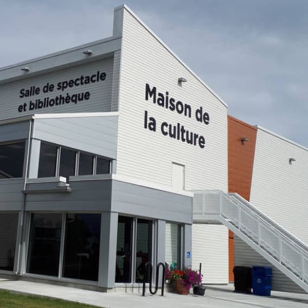 maison_de_la_culture_de_sainte_anne_des_monts_1