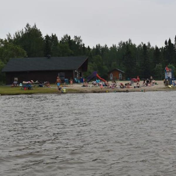 plage_municipale_du_lac_beauchamp_1