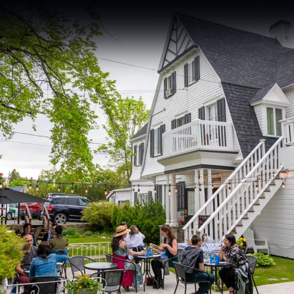 Terrace and Inn, Auberge Café Bistro La Marmite.