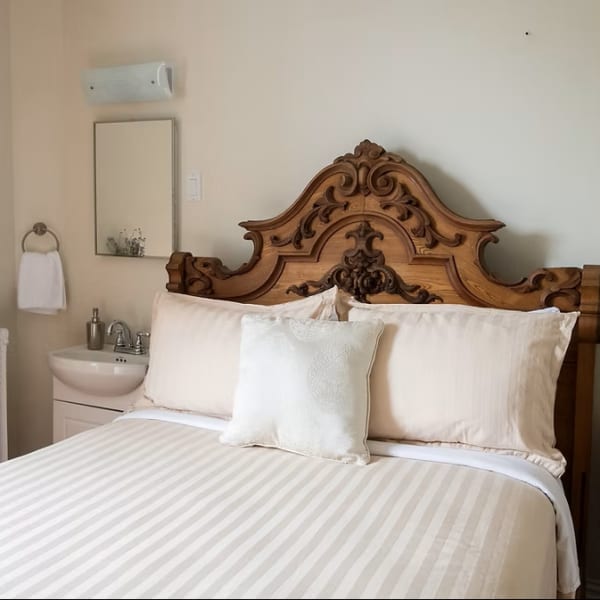 Auberge de la Visitation - Bed