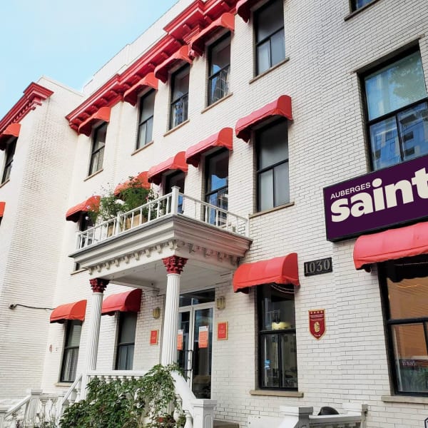 Saintlo Montreal Hostel