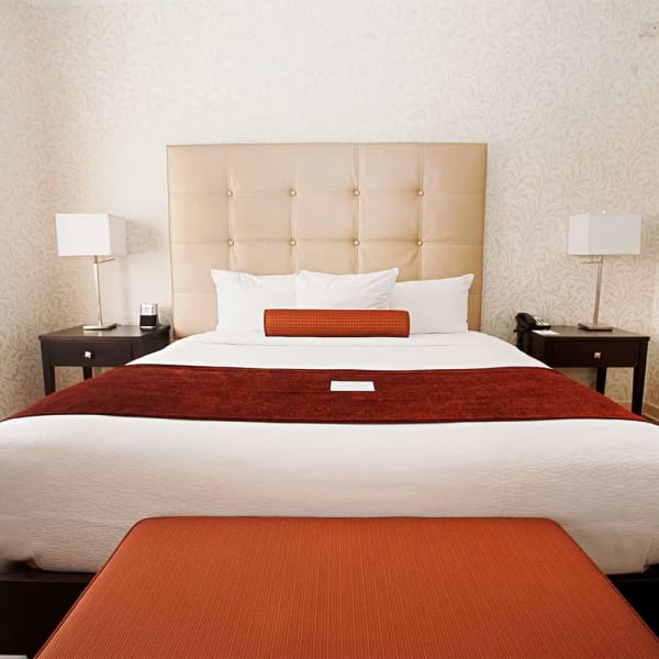Best Western Plus Montreal Downtown-Hotel Europa - Bed