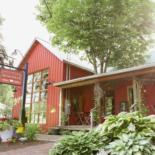 The café's facade in summer.