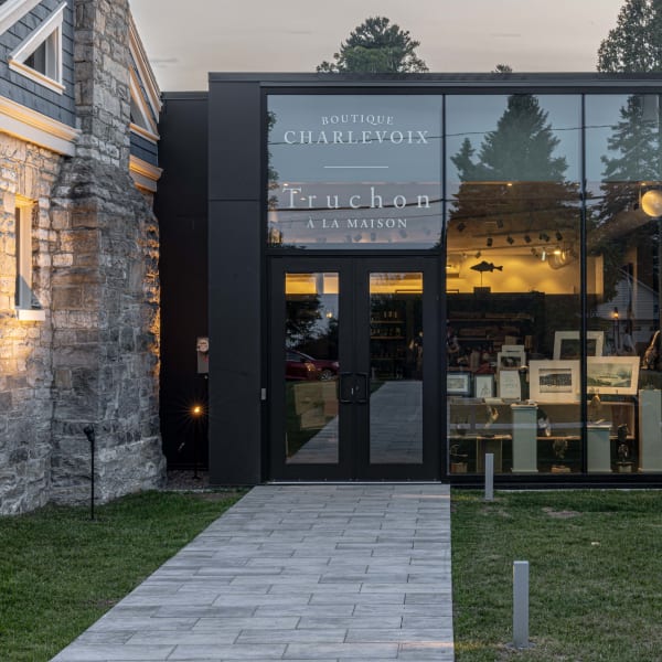 Façade du bâtiment de la Boutique Charlevoix.