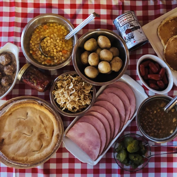 Repas de cabane à sucre au Relais des Pins.