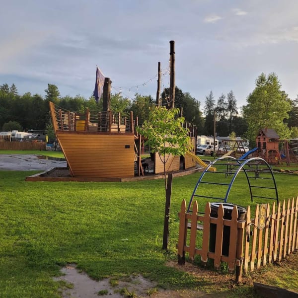 Pirate boat park at Camping de l'Estrie.